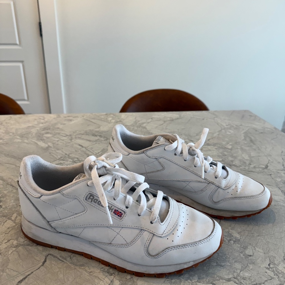 Reebok Women's Classic Leather Shoes (size 9.5) - Picture 8 of 8